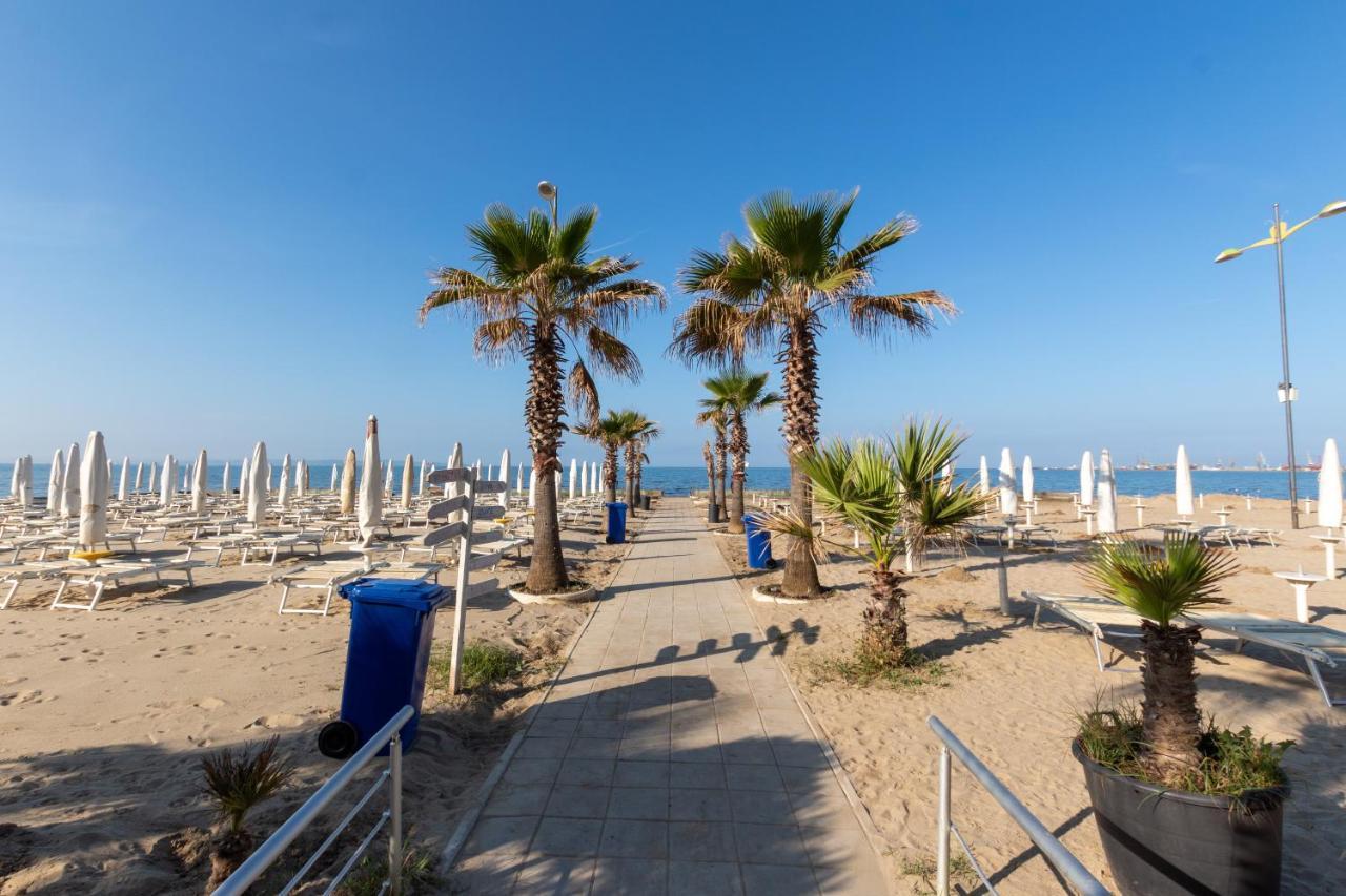 Comfortable Apartment Next To The Beach Durrës Exteriör bild