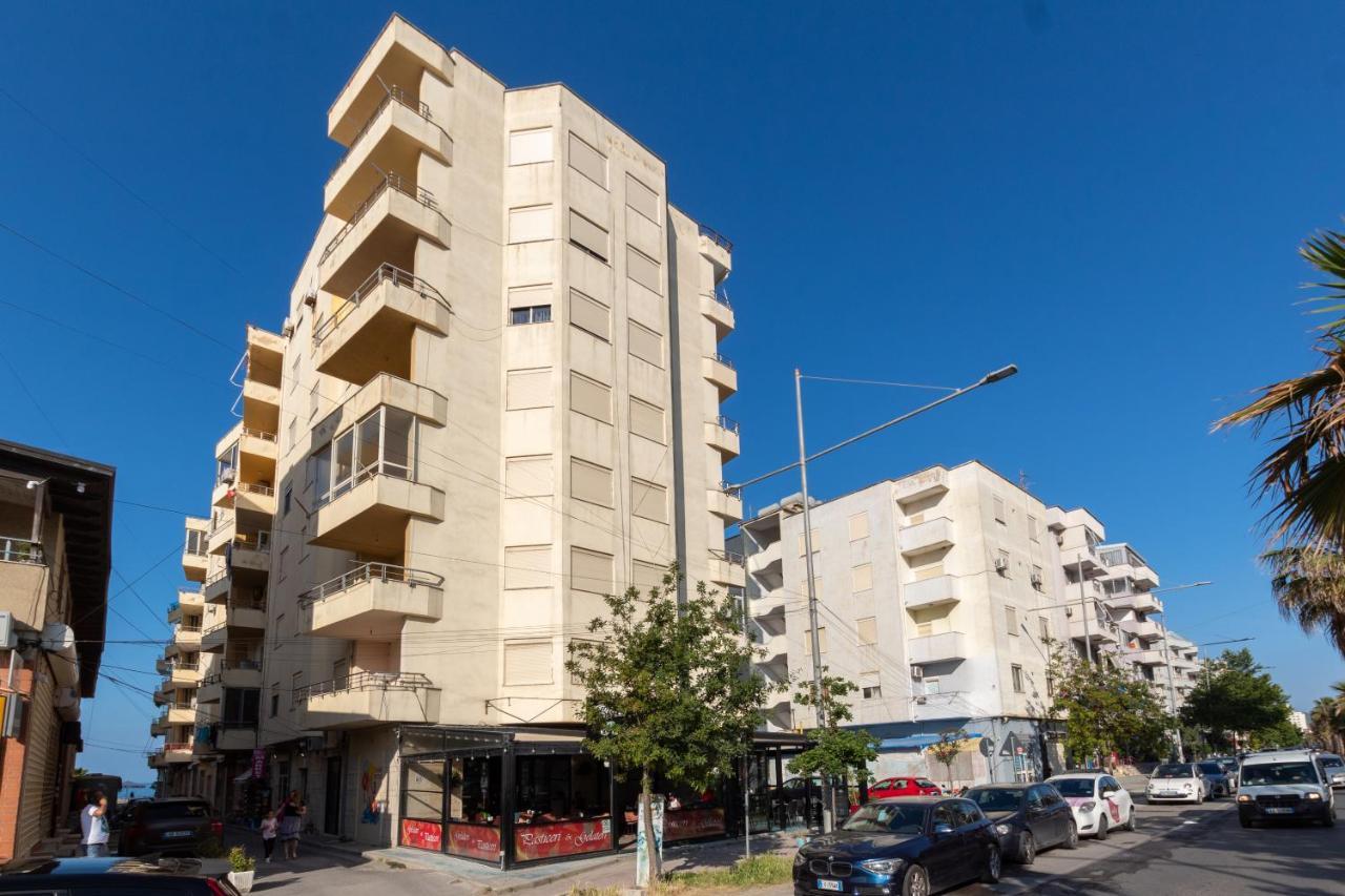 Comfortable Apartment Next To The Beach Durrës Exteriör bild